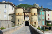 entrevaux : entrée citadelle basse avec deux tours