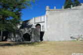 sisteron : la citadelle, entrée porte d'enceinte