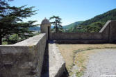 sisteron : la citadelle, cour intérieure et échauguette