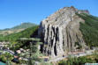 sisteron : piton rocheux face à la citadelle