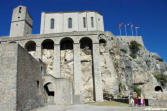 sisteron : la citadelle,donjon à gauche sur la photo, la chapelle