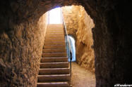 sisteron : la citadelle, escalier dans souterrain