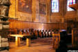 Embrun : Notre Dame du Réal, le choeur de la cathédrale,autel, sièges et tableaux