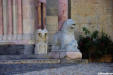 Embrun : notre Dame du Réal,lion à l'entrée du portail