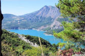 Vallée de l'Ubaye : vue générale sur le lac de Serre Ponçon