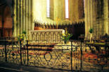 Forcalquier : chapelle  avec autel