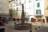 Forcalquier : fontaine saint Michel dans la vieille ville