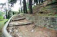 Forcalquier : montée à la citadelle par chemin en escalier