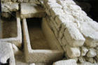 Mane : le prieuré de Salagon,cerceuil en pierre