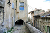 Bonnieux : ruelle typique du village