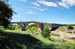 Bonnieux : vue de la rive et du pont