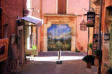Roussillon : fresque murale d'un paysage dans une rue du village
