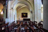 Roussillon : bas côté et bancs de l'église