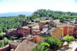 Roussillon : vue sur les toits du village