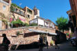 Roussillon : tour de l'horloge, restaurant et boutiques