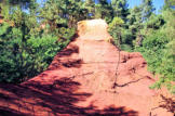 Roussillon : carrières d'ocre dans la pinède