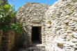 Gordes : le village des Bories, entrée maison d'habitation