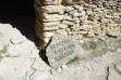 Gordes : le village des Bories,entrée bergerie