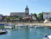 Piriac sur Mer : le port  - église Saint Pierre et bateaux