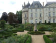 le Lude ( le château ) : point central du jardin