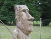 Le château de la Guignardière à Avrillé : parcours des Menhirs tête sculptée