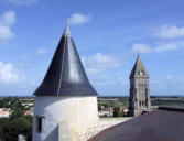 Noirmoutier en l'Ile - le château,tour du donjon etclocher de l'église Saint Philbert