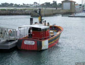 l'herbaudière : bateau rouge à l'embarcadère