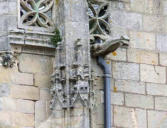 Guérande : collégiale Saint Aubin, sculptures à côté du porche