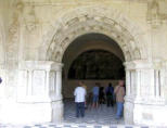 Abbaye de Fontevraud : salle capitulaire, portail