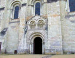 Abbaye de Fontevraud :  : façade ouest, portail