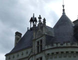 Brézé : le château, vue des toits et mansarde