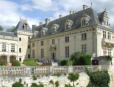 Brézé : le château, façade et jardin