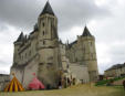Saumur : le château avec les animations dans la cour intérieure