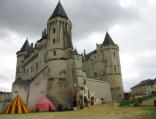 Saumur : le château avec les animations dans la cour intérieure