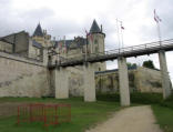 Saumur : fortifications et entrée du château