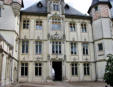 Saumur : hôtel de ville, vue de la façade extérieure dans la cour intérieure