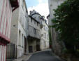 Saumur : ruelle de la ville avec maisons à pans de bois