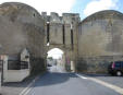 Montreuil Bellay  : ancienne porte fortifiée à pont levis