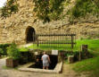 Talmont Saint Hilaire : entrée du donjon et des salles souterraines du château