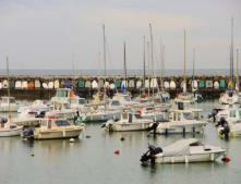 Jard sur Mer : le port avec bateaux et canots