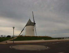 Jard sur Mer : le moulin à vent (qui ne se visite pas )