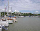 Mortagne en Gironde : bateaux à moteurs et bateaux à voiles