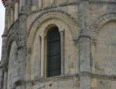 Talmont sur Gironde : vitrail de l'église Radegonde