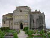 Talmont sur Gironde : Façade principale de l'église Radegonde