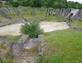 Saintes : l'amphithéâtre romain escalier d'accès aux gradins