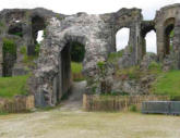 Saintes : l'amphithéâtre romain la porte