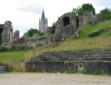 Saintes : l'amphithéâtre romain gradins en pierres