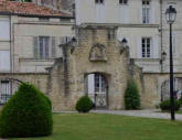 Saintes  jardin publique et porte de Saintes