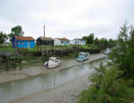 Marenne la Cayenne : cabanes, bateaux, chenal