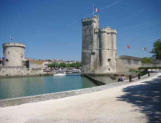 La Rochelle : tour de la Chaine et de Saint Nicolas à l'entrée du vieux port